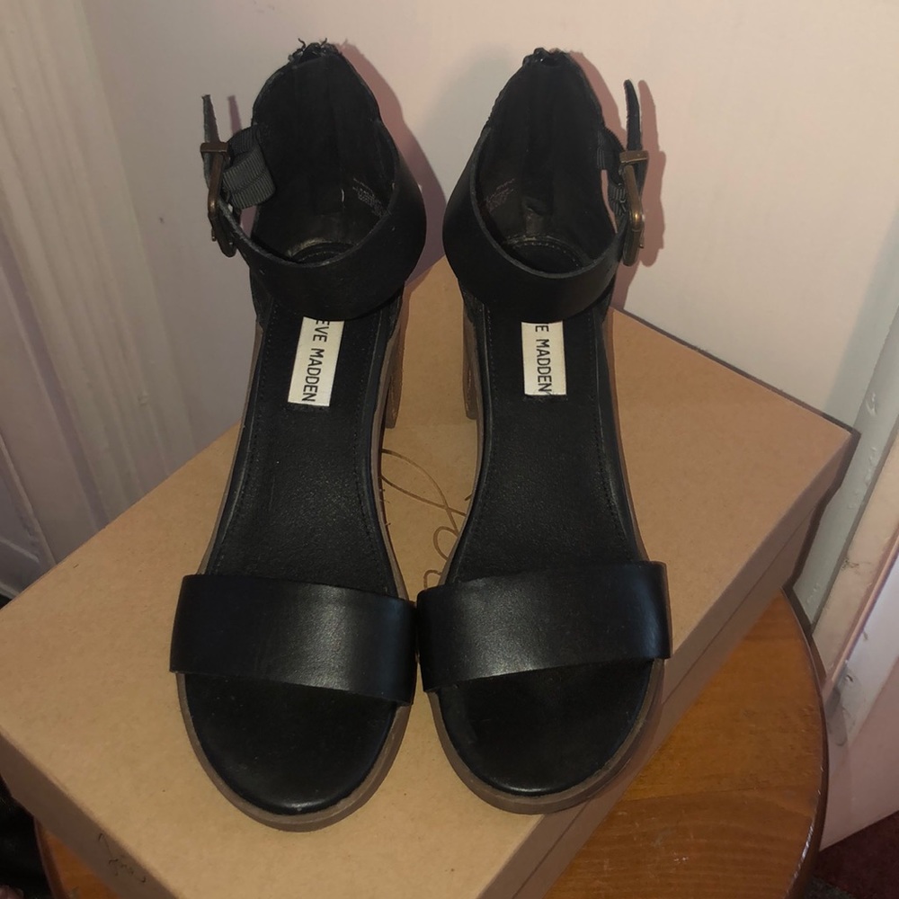 Steve Madden black with brown sandals